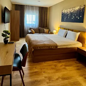  Aparthotel Airport Airport Shuttle And Parking